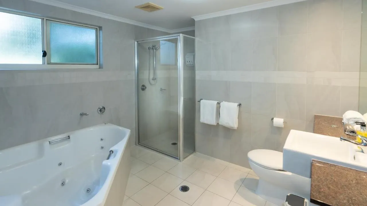 Waters Edge Apartment Cairns Aparthotel